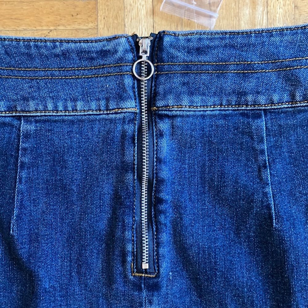 Casual summer denim jean skirt side button detail + exposed back zipper NWOT 6 - Picture 6 of 9